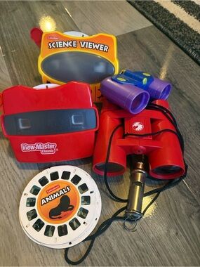 View-Master Classic Red Pocket Viewer with Animal Reel